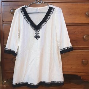 White/black tunic top